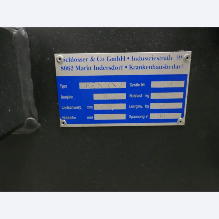 Medyczny sprzęt techniczny, wyposażenie sal operacyjnych, sterylne tace oraz sprzęt i meble szpitalne-3