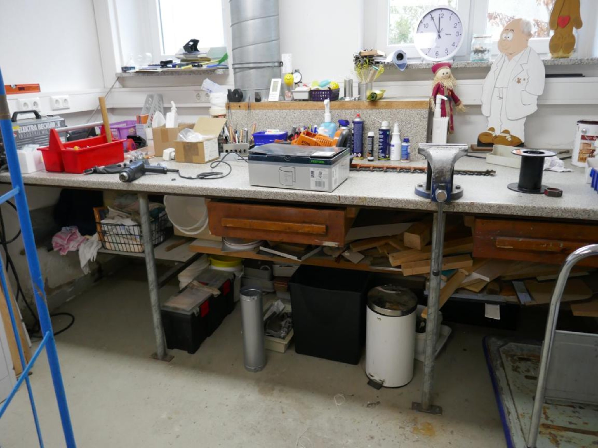 Medyczny sprzęt techniczny, wyposażenie sal operacyjnych, sterylne tace oraz sprzęt i meble szpitalne-3