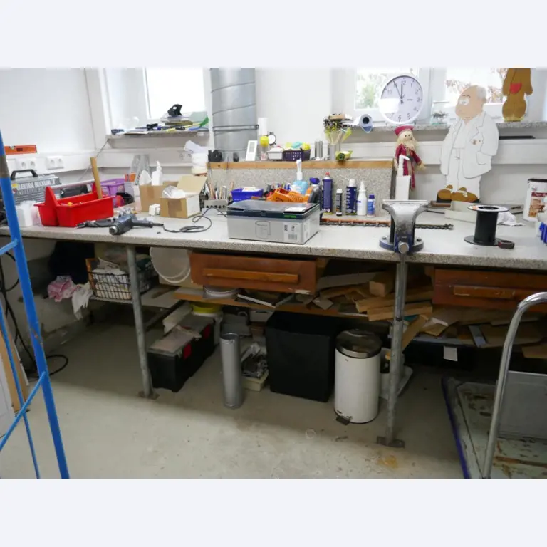 Medyczny sprzęt techniczny, wyposażenie sal operacyjnych, sterylne tace oraz sprzęt i meble szpitalne-3