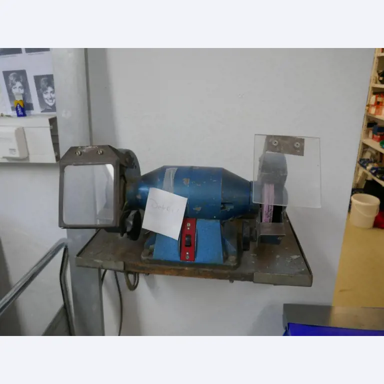 Medyczny sprzęt techniczny, wyposażenie sal operacyjnych, sterylne tace oraz sprzęt i meble szpitalne-4