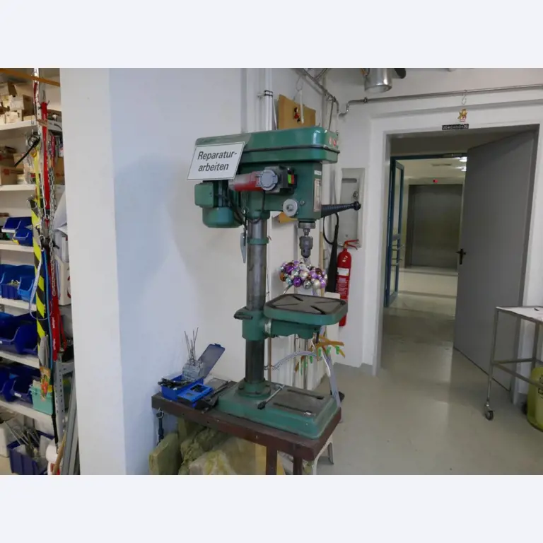 Medyczny sprzęt techniczny, wyposażenie sal operacyjnych, sterylne tace oraz sprzęt i meble szpitalne-5