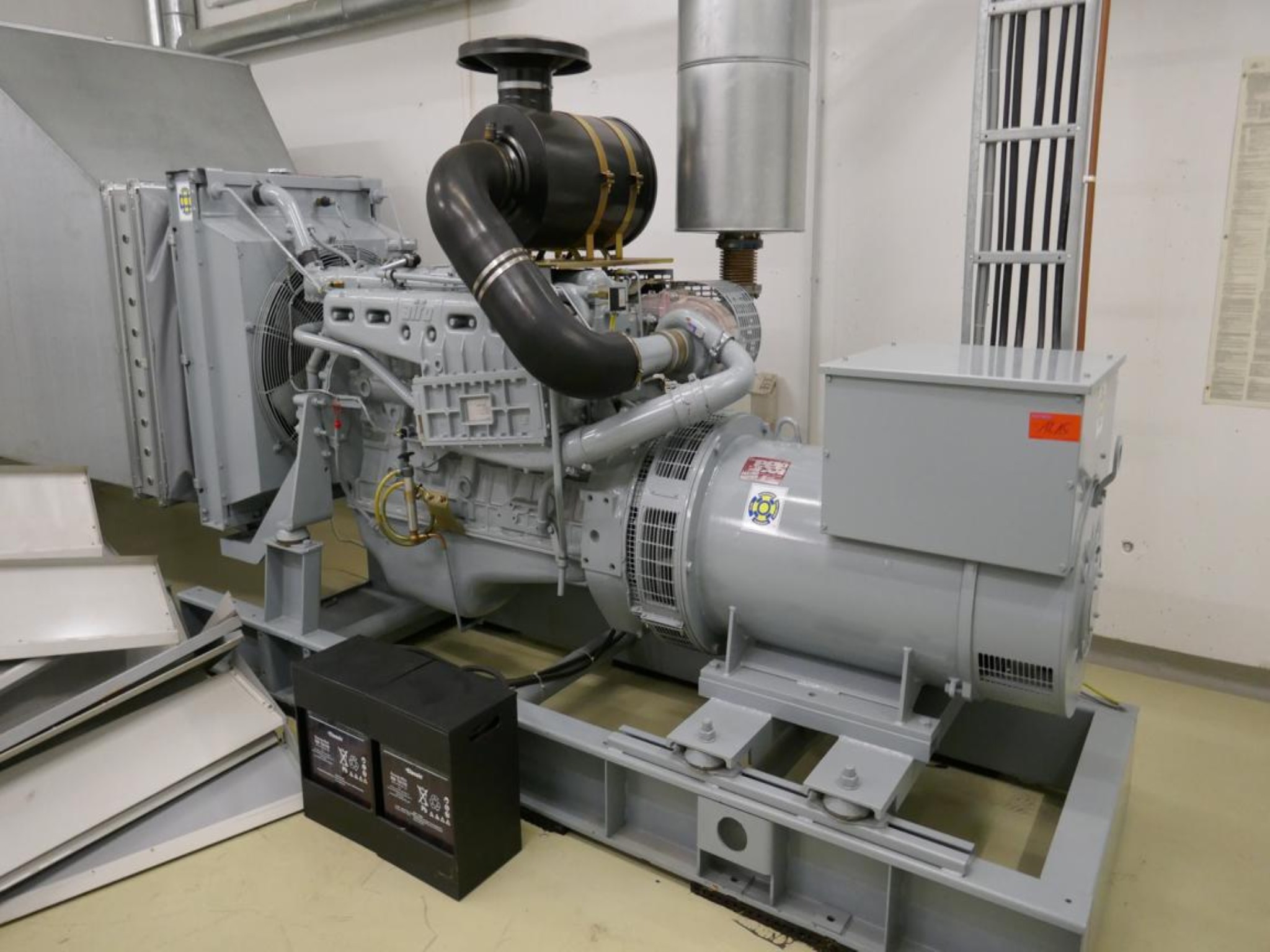 Medyczny sprzęt techniczny, wyposażenie sal operacyjnych, sterylne tace oraz sprzęt i meble szpitalne-1