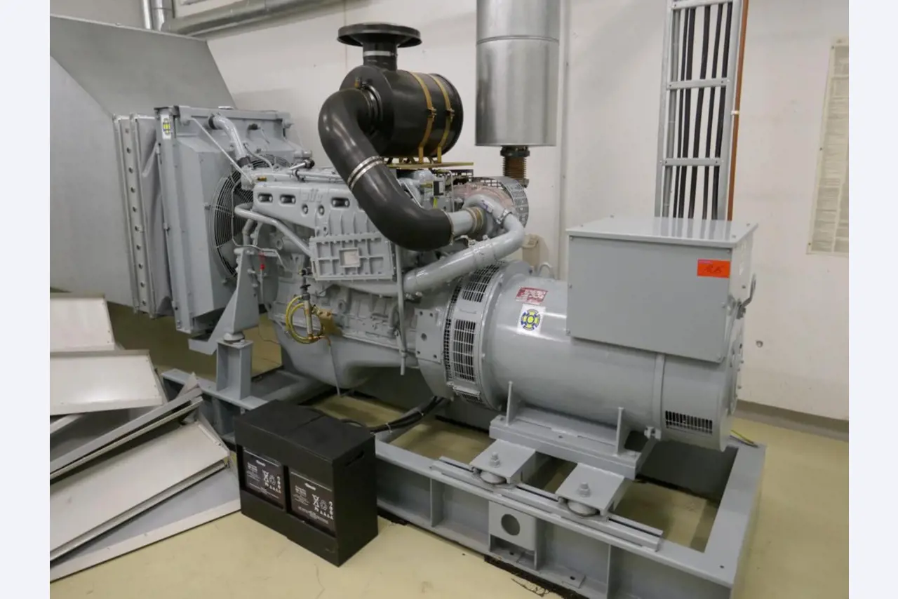 Medyczny sprzęt techniczny, wyposażenie sal operacyjnych, sterylne tace oraz sprzęt i meble szpitalne-1