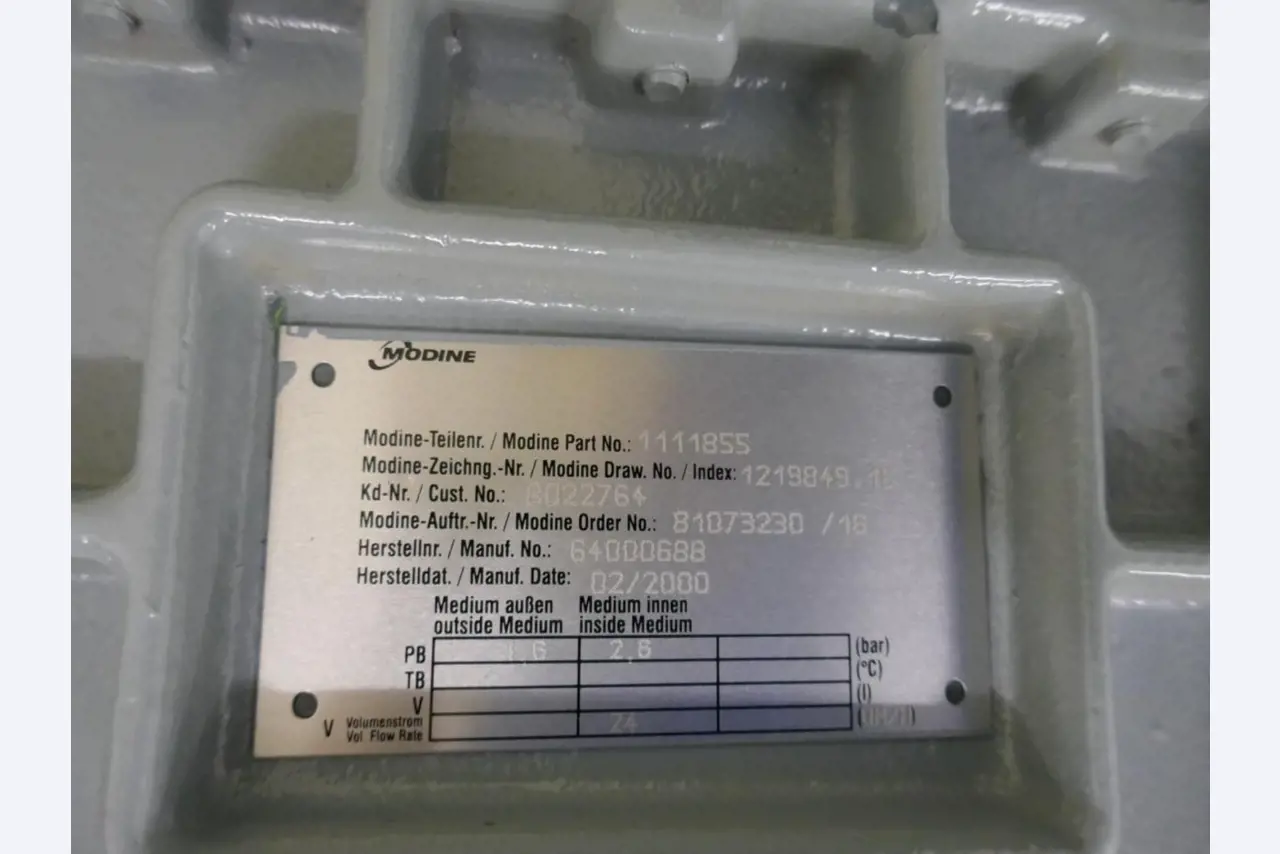 Medyczny sprzęt techniczny, wyposażenie sal operacyjnych, sterylne tace oraz sprzęt i meble szpitalne-3