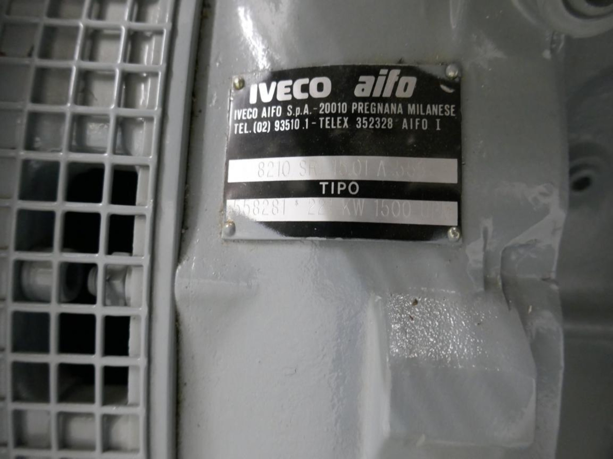 Medyczny sprzęt techniczny, wyposażenie sal operacyjnych, sterylne tace oraz sprzęt i meble szpitalne-4