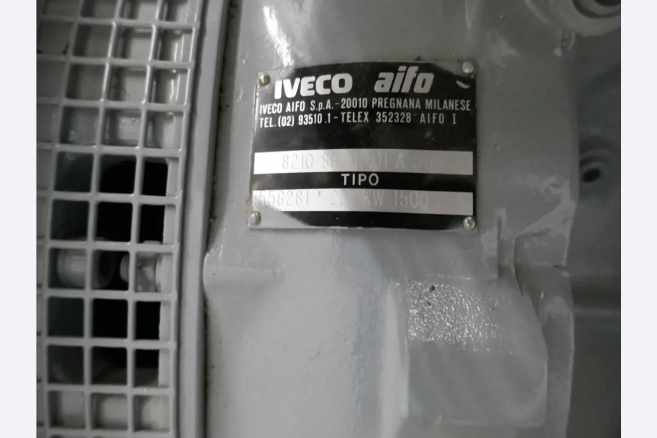 Medyczny sprzęt techniczny, wyposażenie sal operacyjnych, sterylne tace oraz sprzęt i meble szpitalne-4