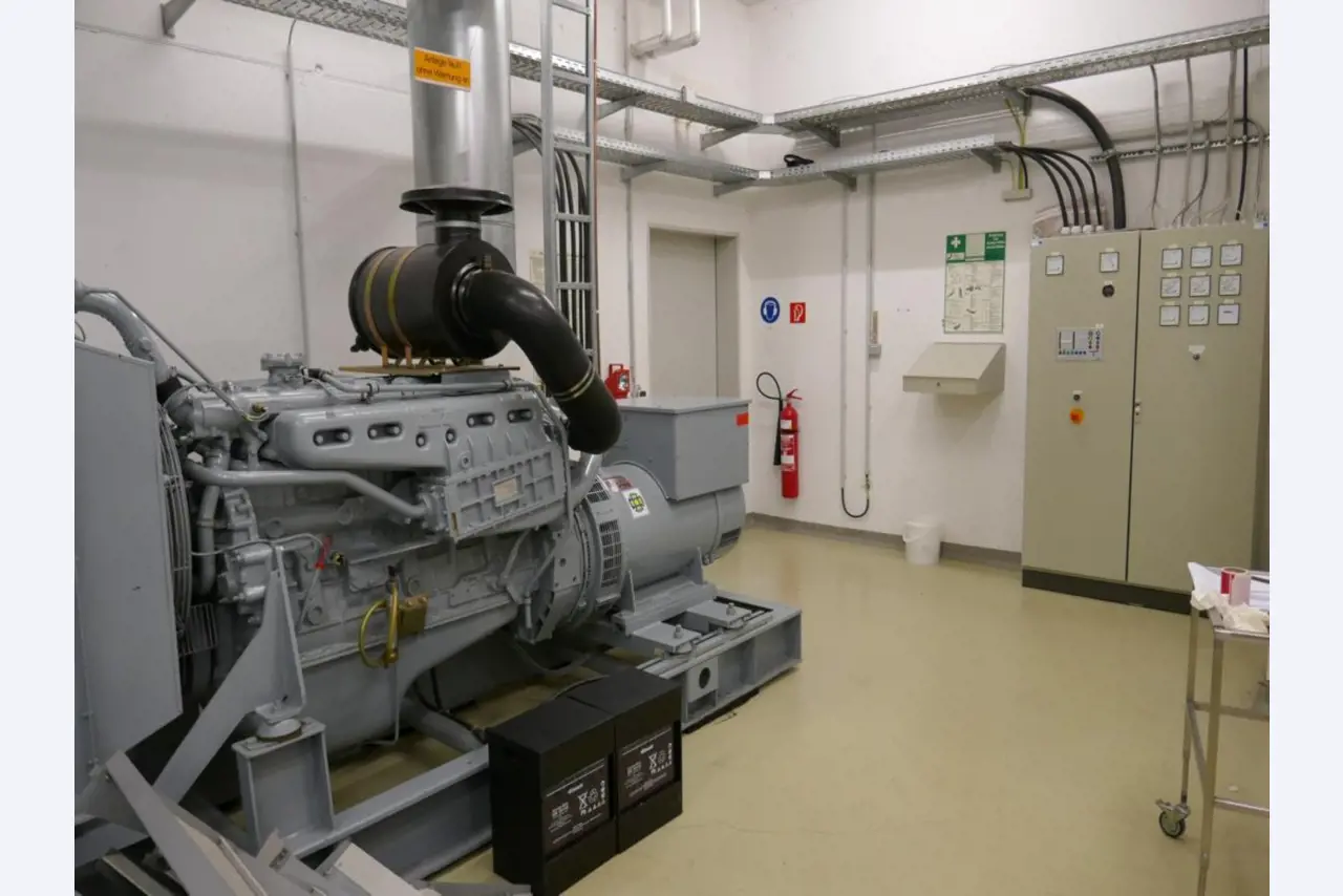 Medyczny sprzęt techniczny, wyposażenie sal operacyjnych, sterylne tace oraz sprzęt i meble szpitalne-5