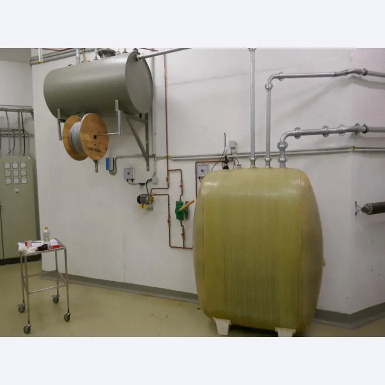 Medyczny sprzęt techniczny, wyposażenie sal operacyjnych, sterylne tace oraz sprzęt i meble szpitalne-6