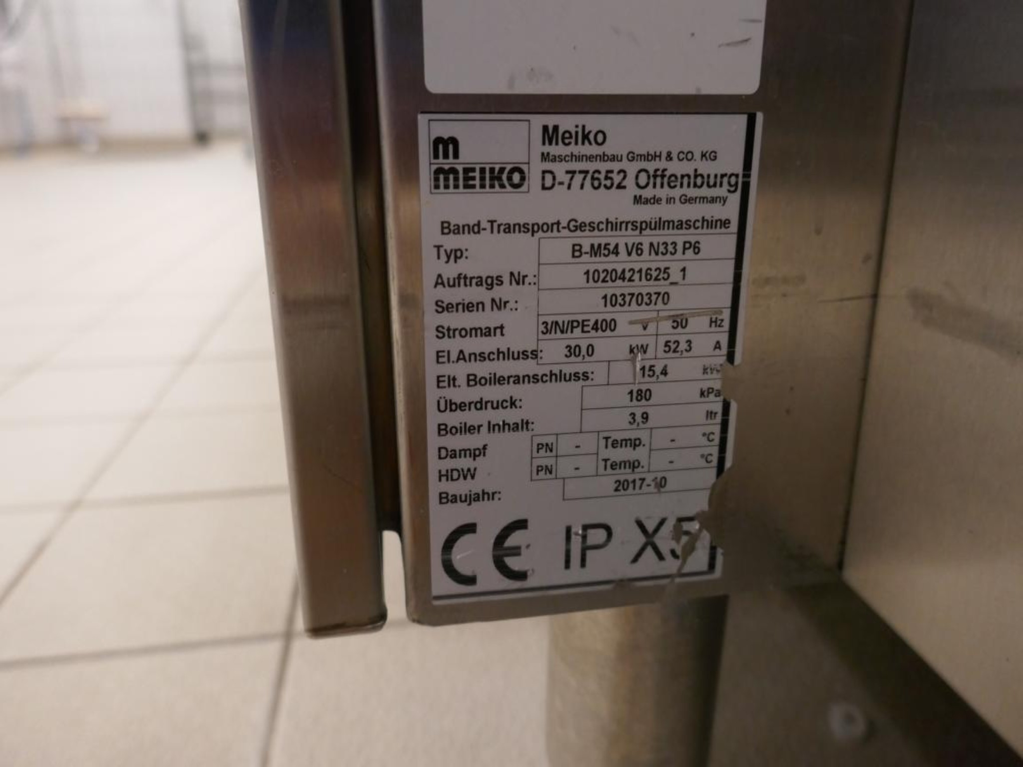 Medyczny sprzęt techniczny, wyposażenie sal operacyjnych, sterylne tace oraz sprzęt i meble szpitalne-3