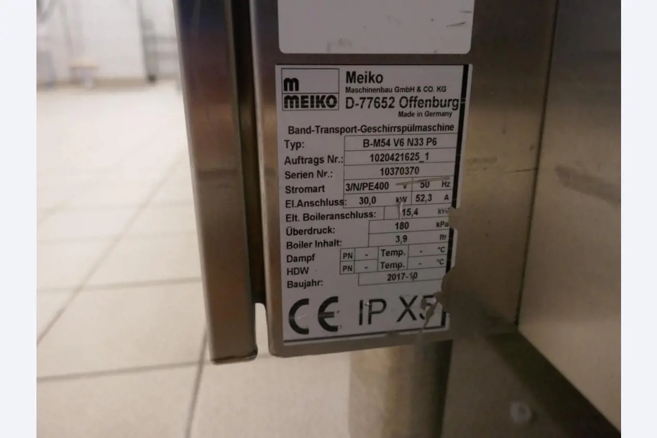 Medyczny sprzęt techniczny, wyposażenie sal operacyjnych, sterylne tace oraz sprzęt i meble szpitalne-3