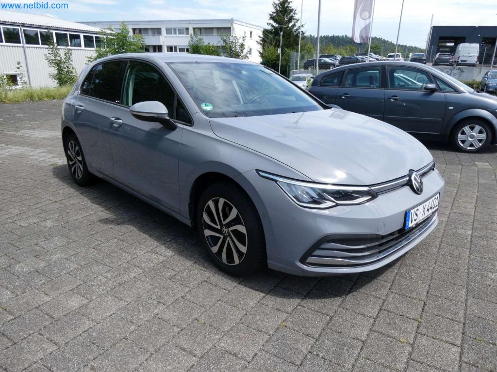 Moderní obytné vozy, dodávky a osobní automobily-13