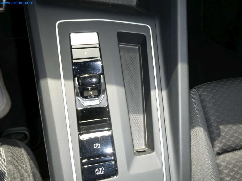 Moderní obytné vozy, dodávky a osobní automobily-16