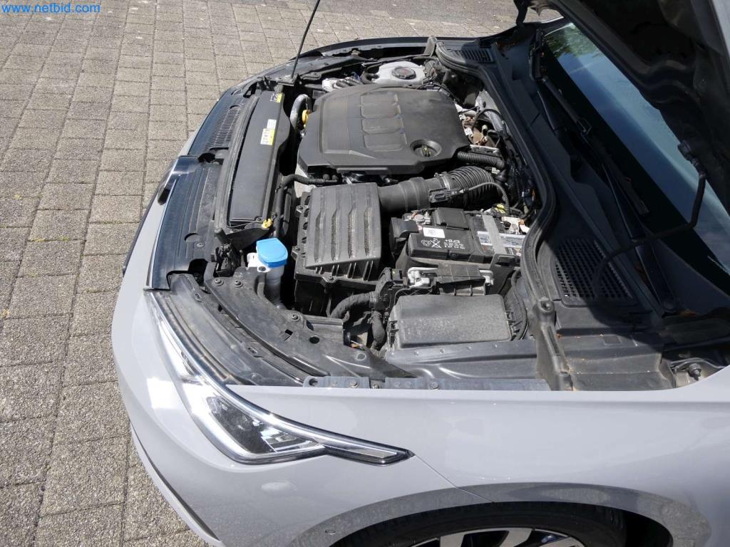 Moderní obytné vozy, dodávky a osobní automobily-19