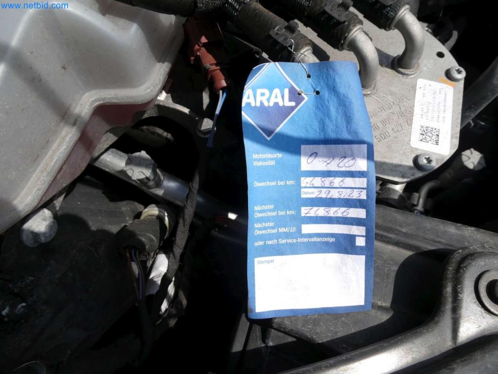 Moderní obytné vozy, dodávky a osobní automobily-21