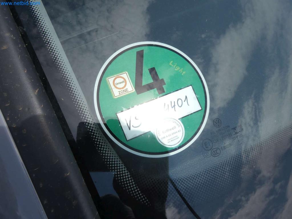 Moderní obytné vozy, dodávky a osobní automobily-23