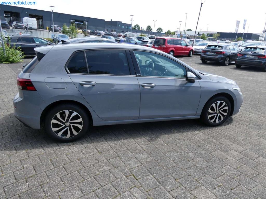 Moderní obytné vozy, dodávky a osobní automobily-26