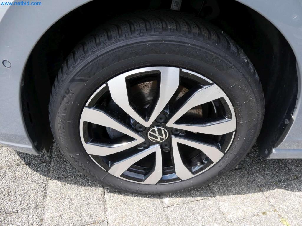 Moderní obytné vozy, dodávky a osobní automobily-4