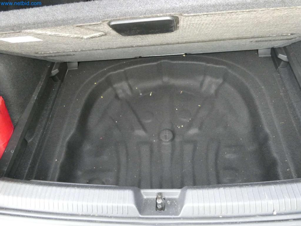 Moderní obytné vozy, dodávky a osobní automobily-7