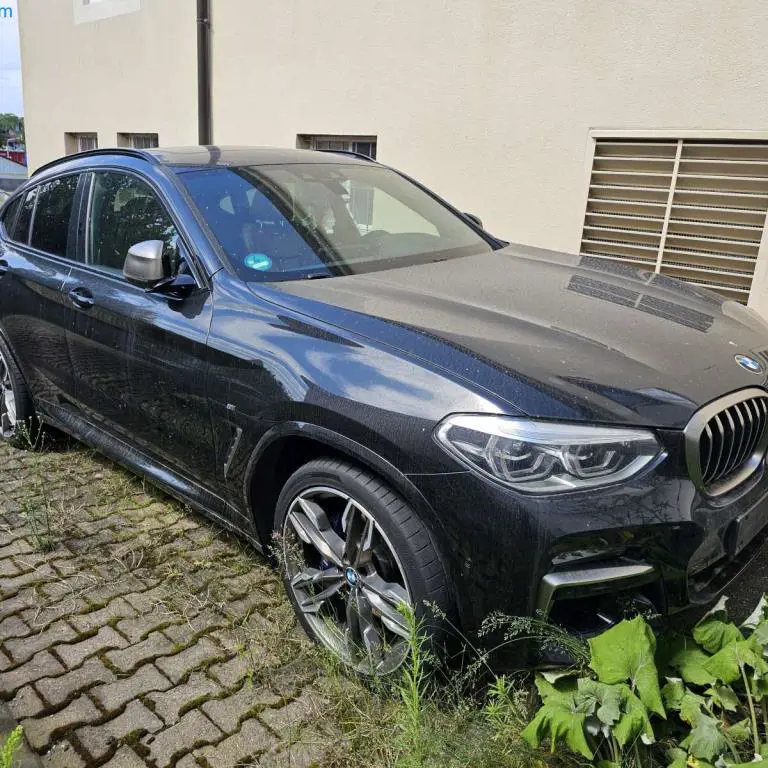 Voiture (supplément sous réserve) BMW X4 M40D