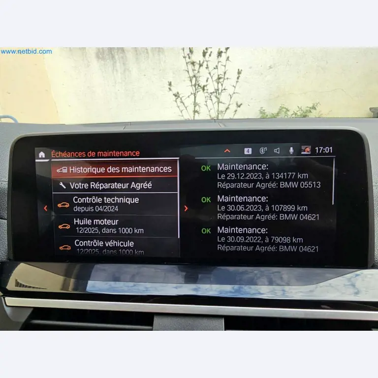 Autocaravanas, furgonetas y turismos modernos-28
