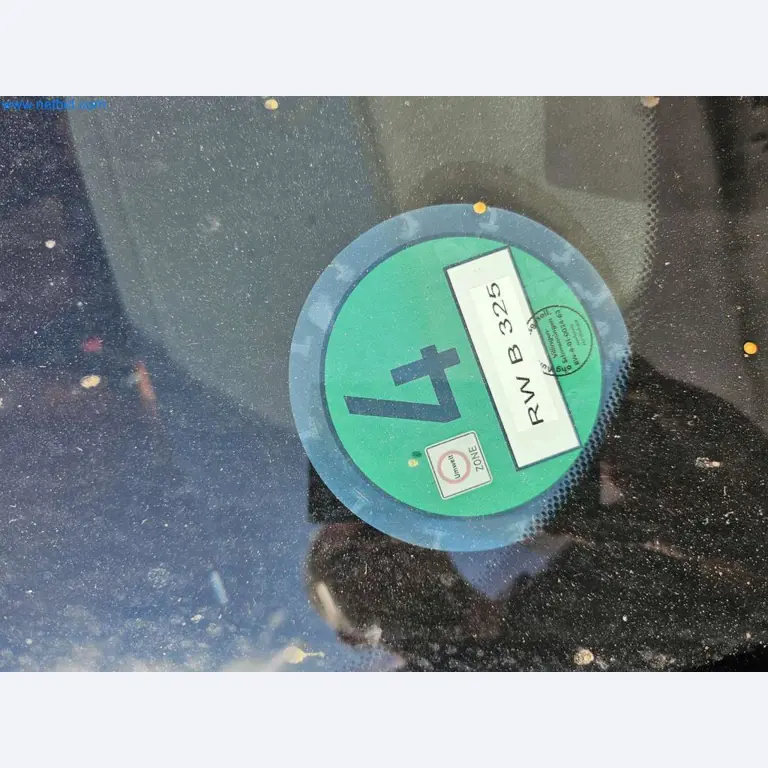 Autocaravanas, furgonetas y turismos modernos-5