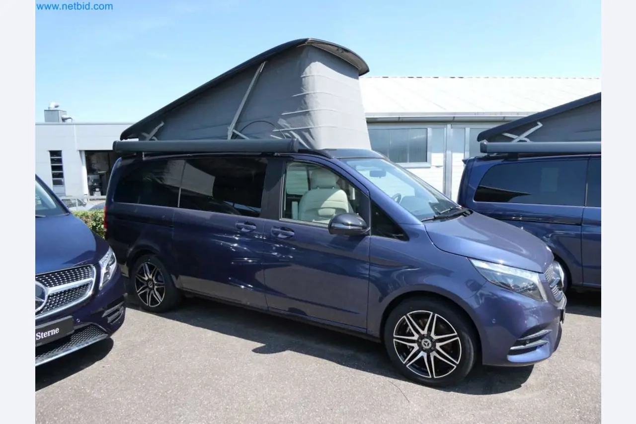 Autocaravanas, furgonetas y turismos modernos-12