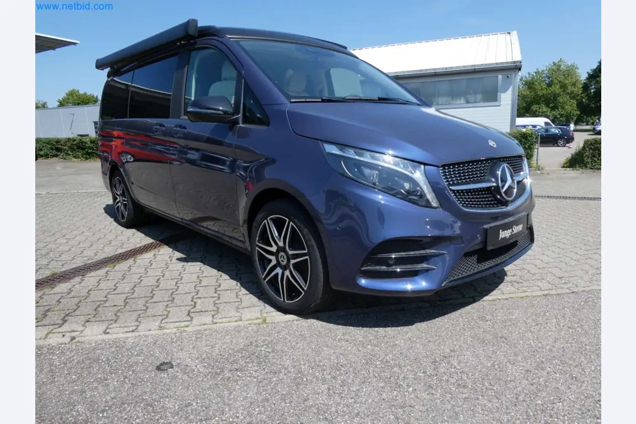 Autocaravanas, furgonetas y turismos modernos-13
