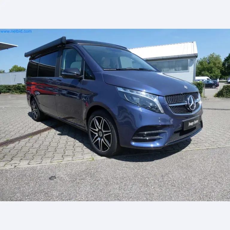Autocaravanas, furgonetas y turismos modernos-13