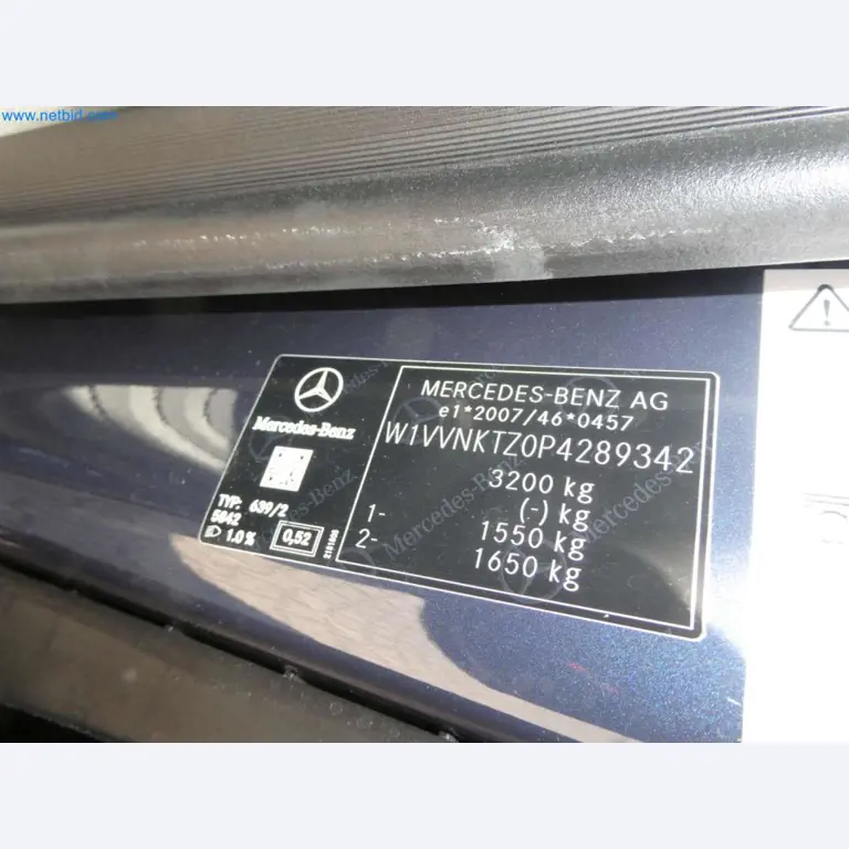Autocaravanas, furgonetas y turismos modernos-17