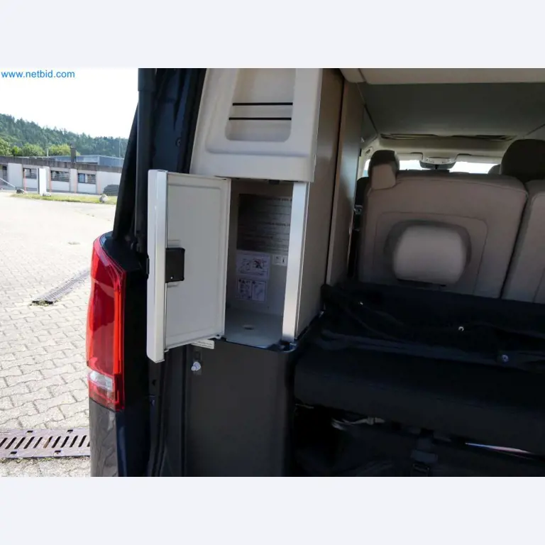 Autocaravanas, furgonetas y turismos modernos-2