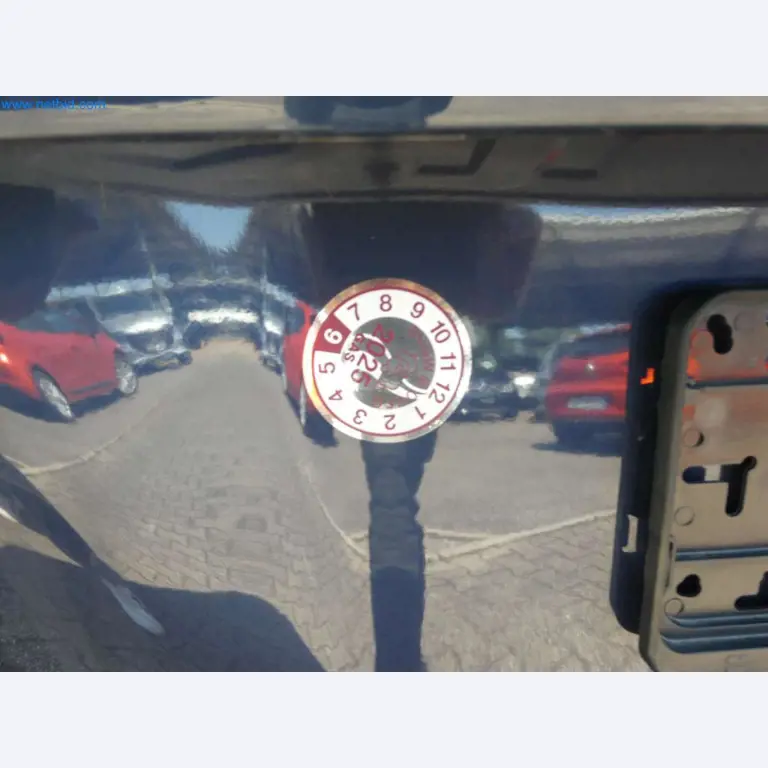 Autocaravanas, furgonetas y turismos modernos-43