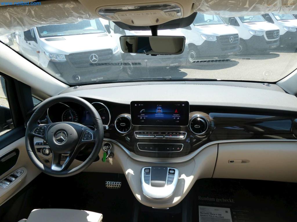 Autocaravanas, furgonetas y turismos modernos-10