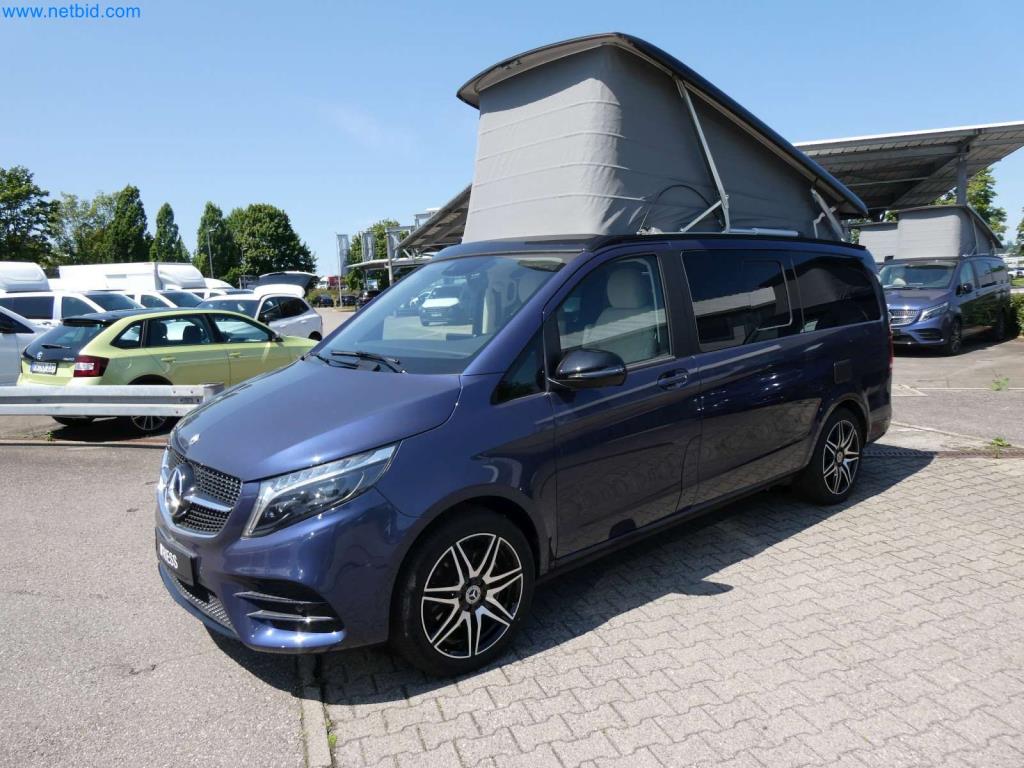 Autocaravanas, furgonetas y turismos modernos-13