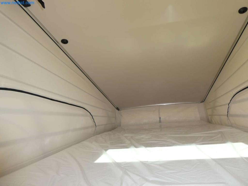 Autocaravanas, furgonetas y turismos modernos-16