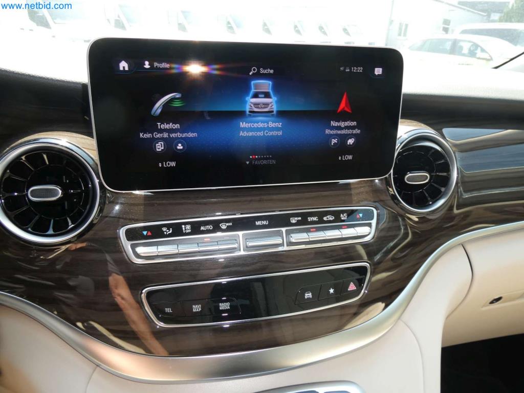 Autocaravanas, furgonetas y turismos modernos-20