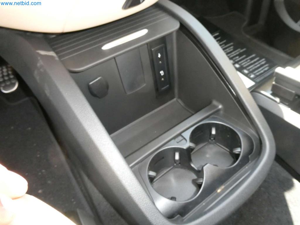 Autocaravanas, furgonetas y turismos modernos-22