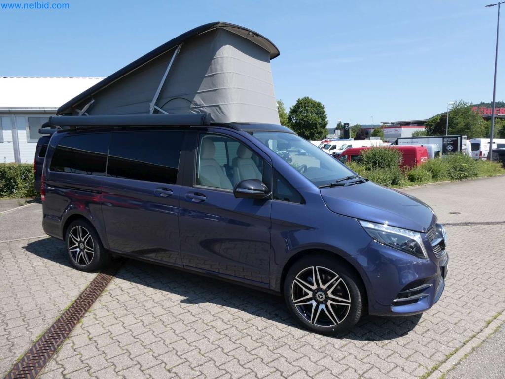 Autocaravanas, furgonetas y turismos modernos-24