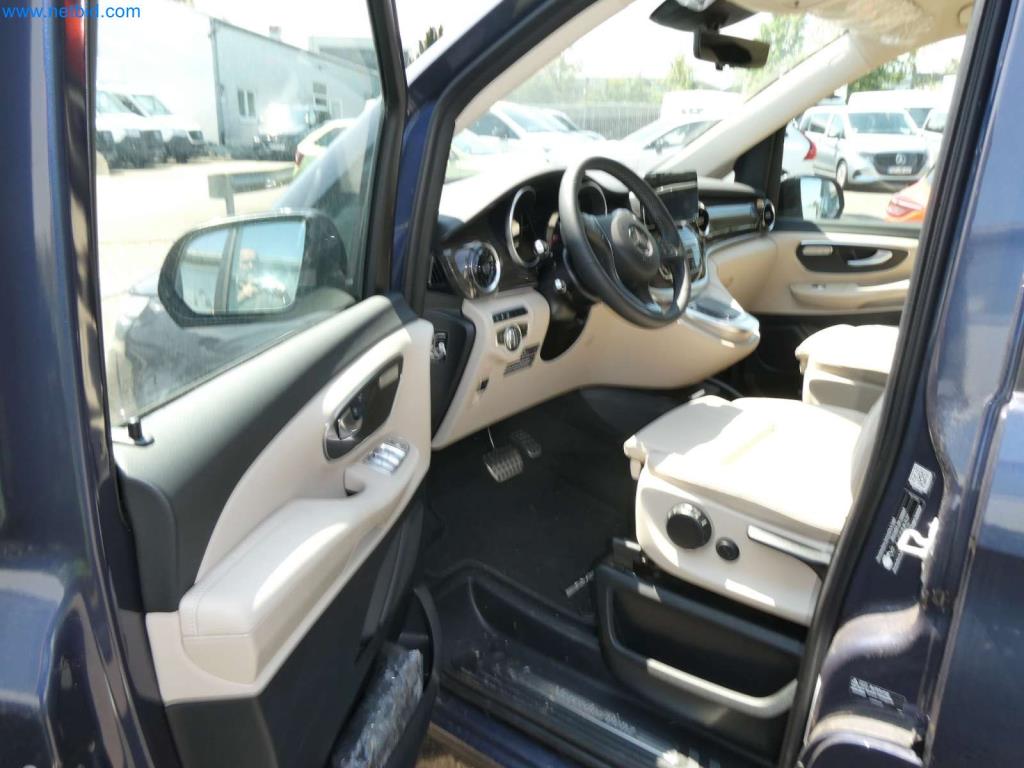 Autocaravanas, furgonetas y turismos modernos-26