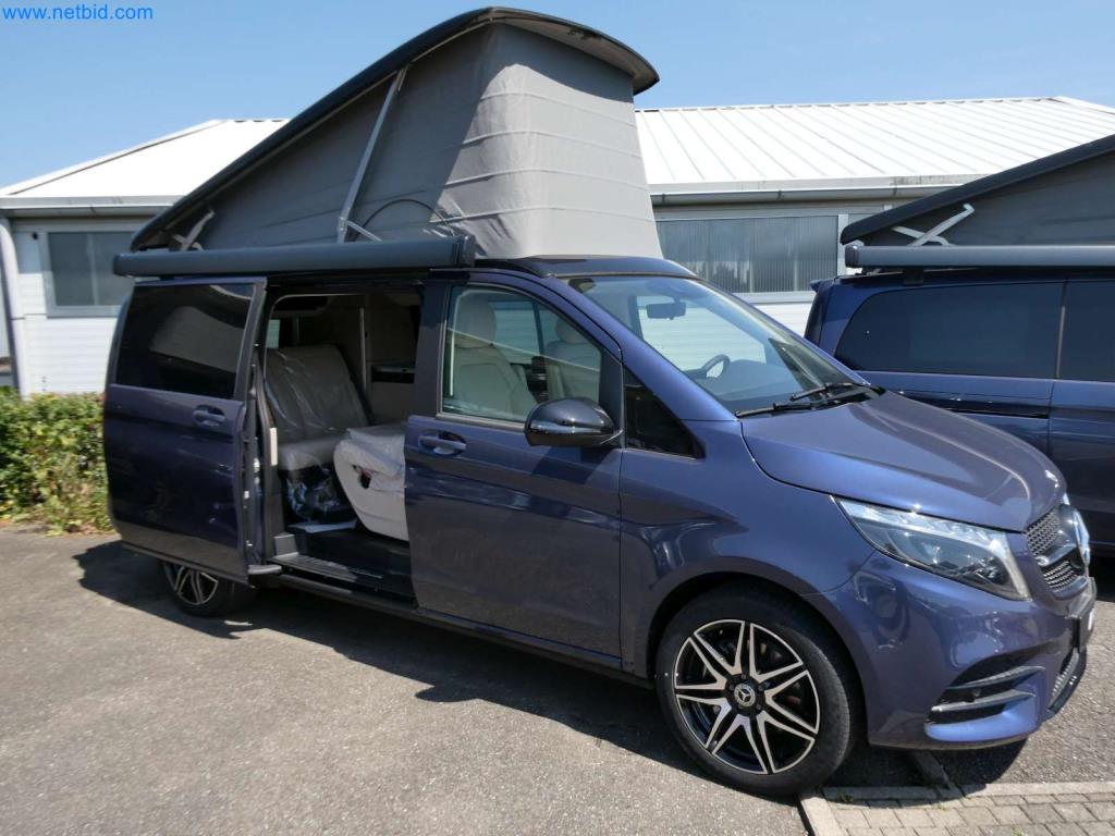 Autocaravanas, furgonetas y turismos modernos-27