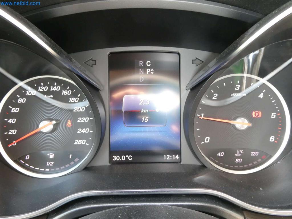 Autocaravanas, furgonetas y turismos modernos-2