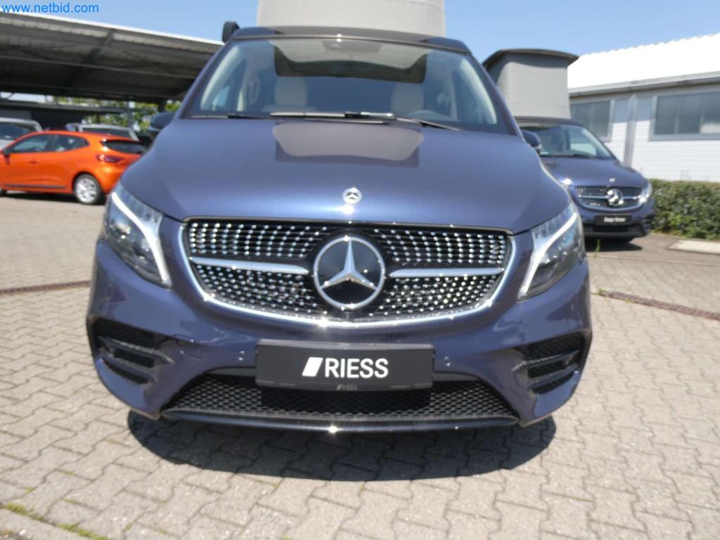 Autocaravanas, furgonetas y turismos modernos-30