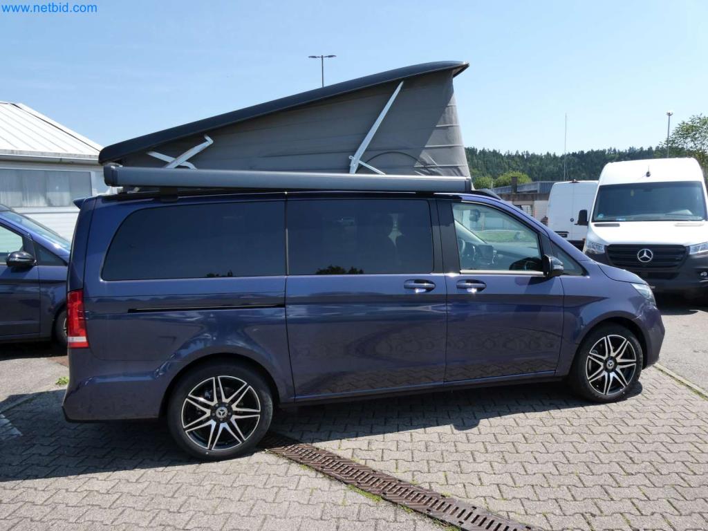 Autocaravanas, furgonetas y turismos modernos-32