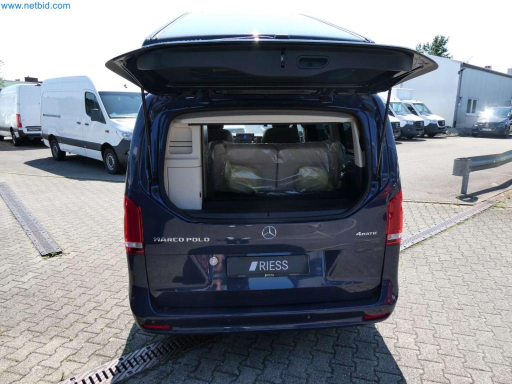 Autocaravanas, furgonetas y turismos modernos-3