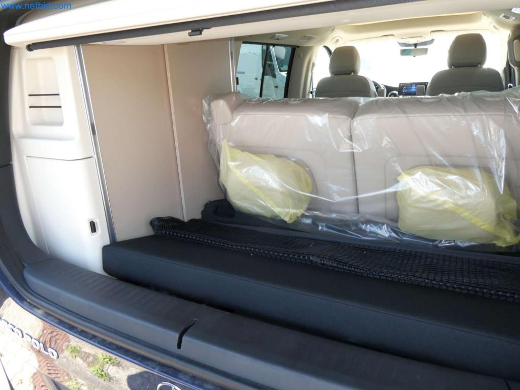 Autocaravanas, furgonetas y turismos modernos-4