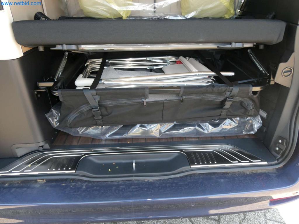 Autocaravanas, furgonetas y turismos modernos-6