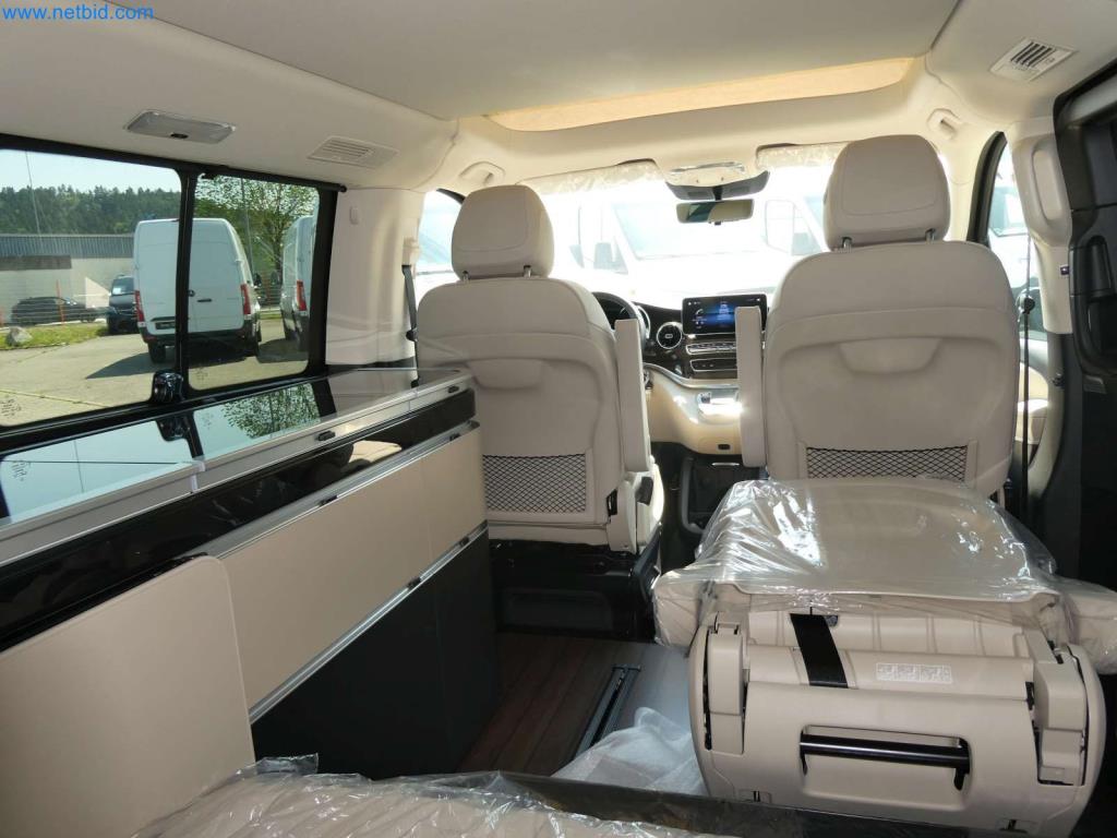 Autocaravanas, furgonetas y turismos modernos-7