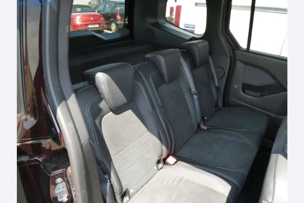 Moderne Campervans, Transporter und PKW-10