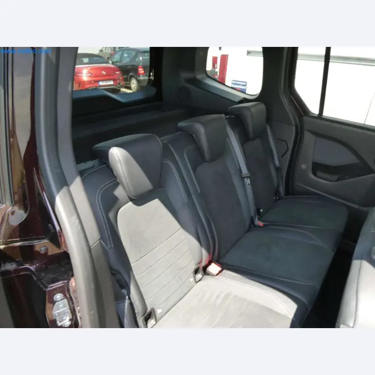 Moderne Campervans, Transporter und PKW-10