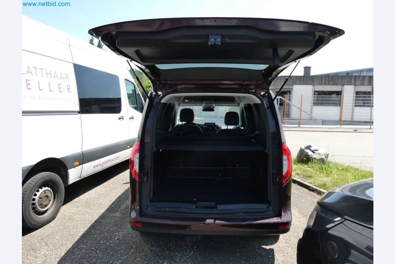 Moderne Campervans, Transporter und PKW-12