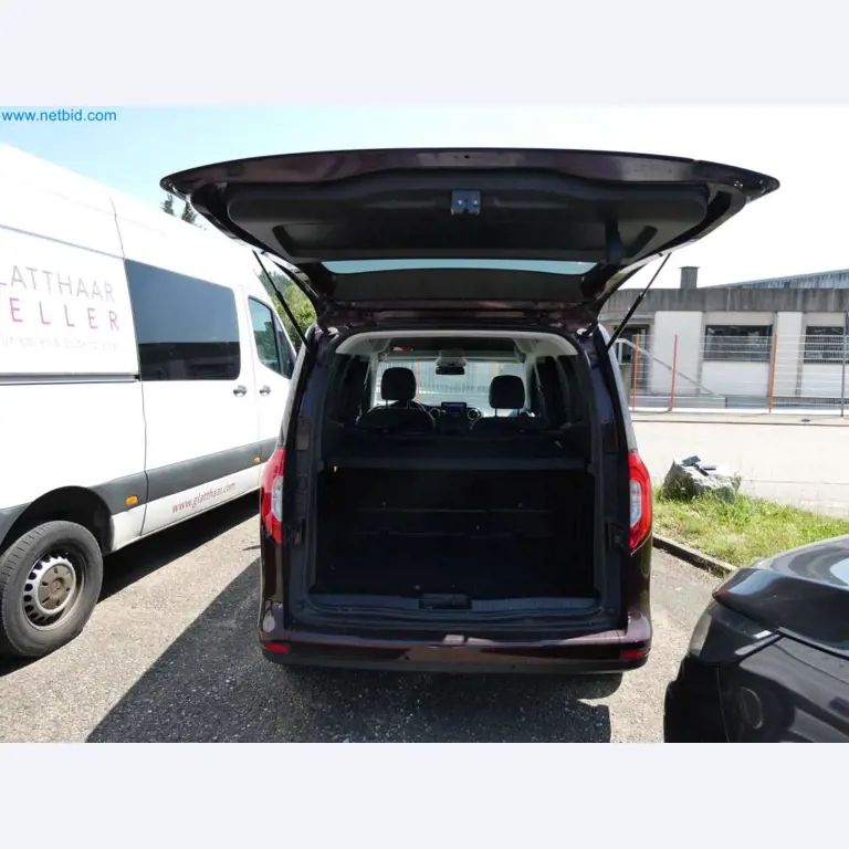 Moderne Campervans, Transporter und PKW-12